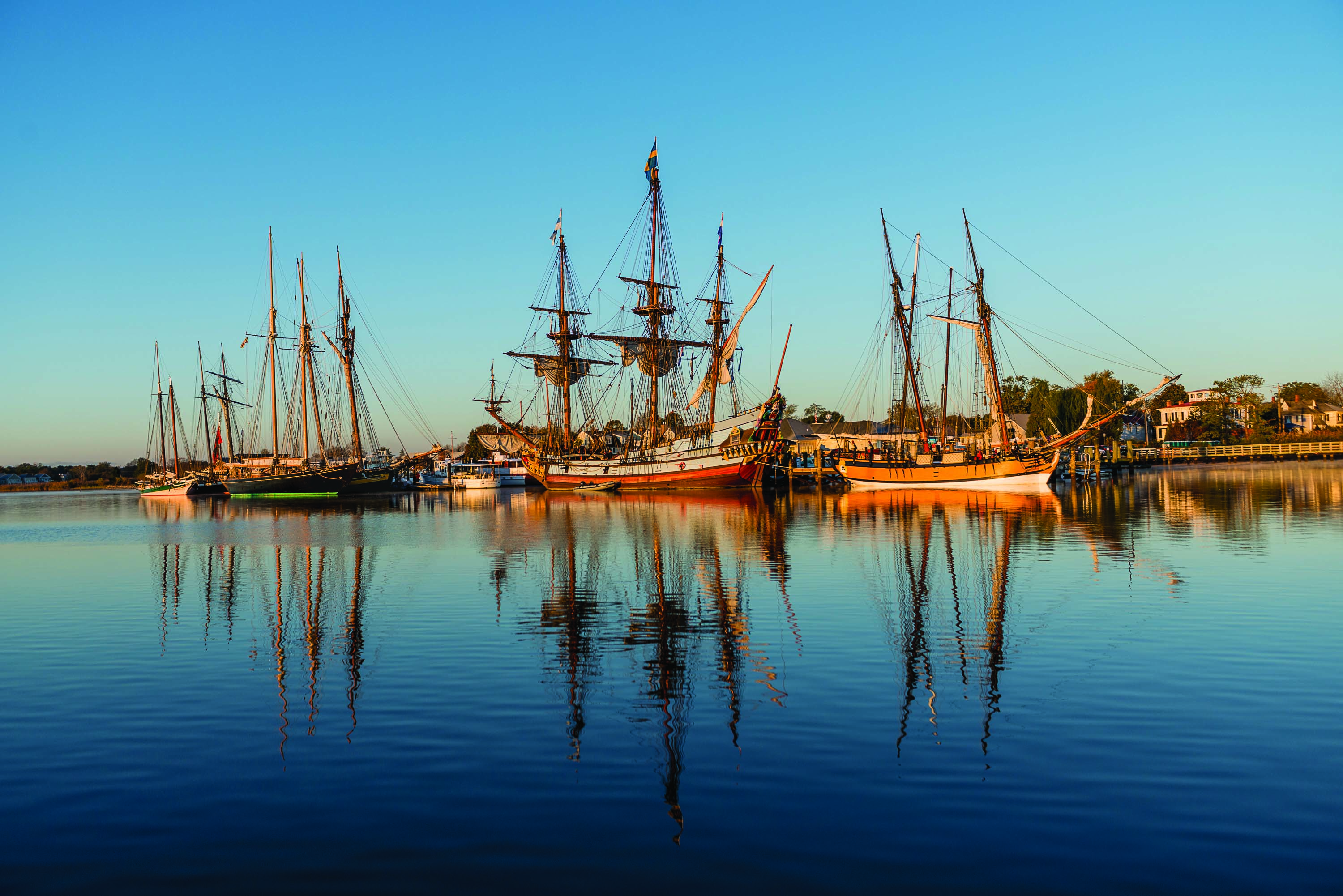 Sailing tall ships 