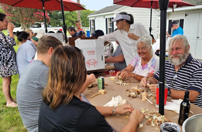 cruising boaters gather for a crab feast