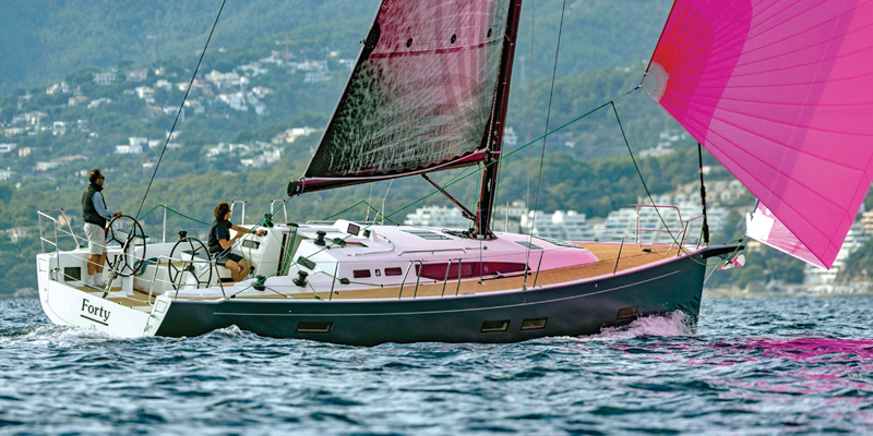 J/40 sailboat flying a spinnaker