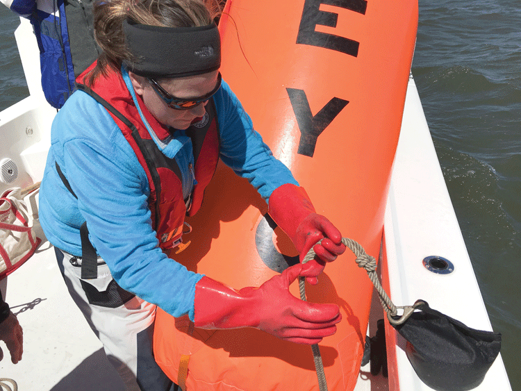 Toussaint rigging a mark. Nice gloves! Photo by Clare Barone