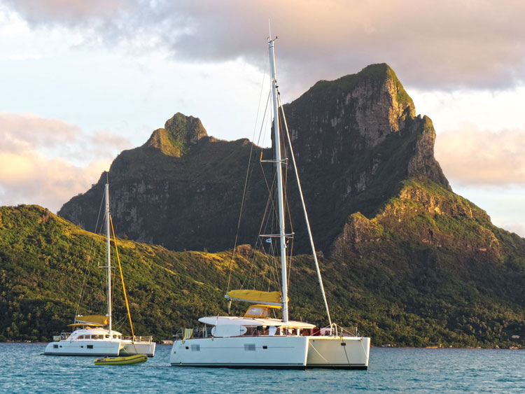 Charter sailing in Bora Bora