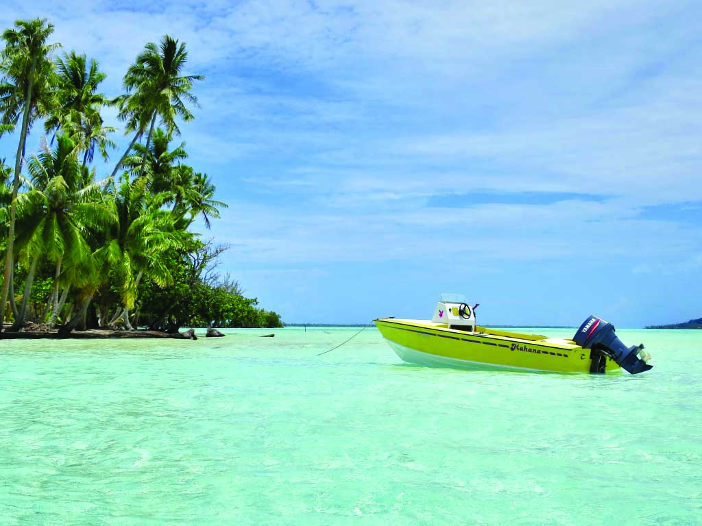 Sailing to the lagoons surrounding the Society Islands