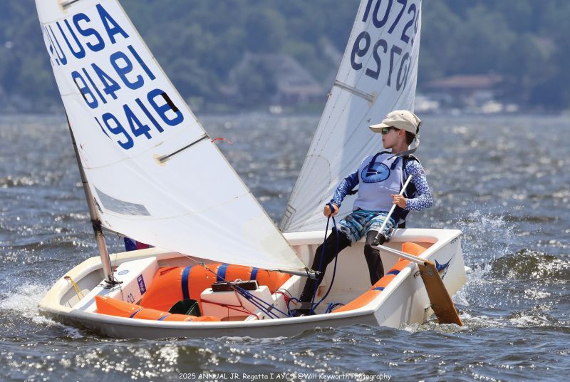 junior sailors racing