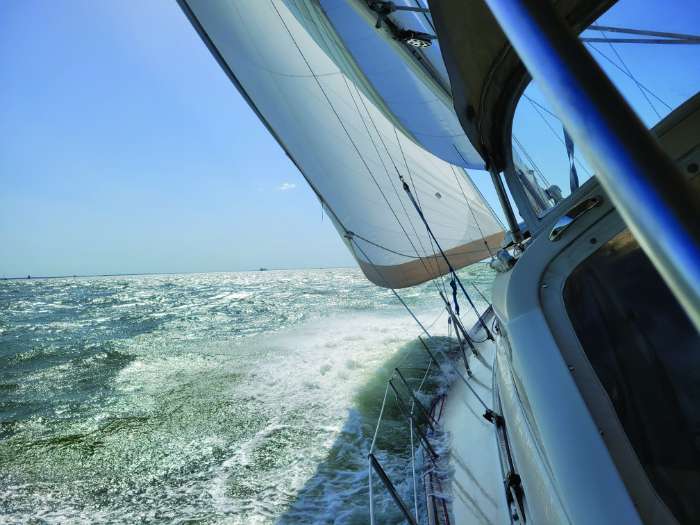 offshore sailing cruising