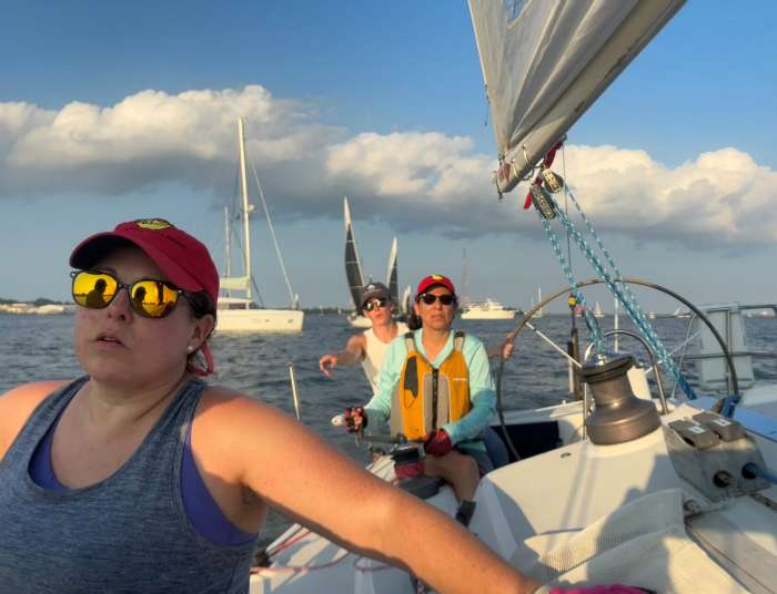 women sailing j105
