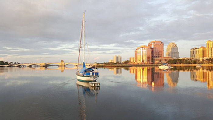 Sailing vessel at the Royal Park Bridge