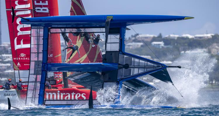 sailboat capsize bermuda