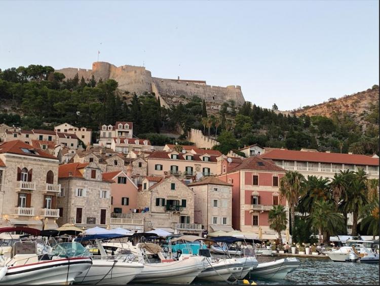 hvar port