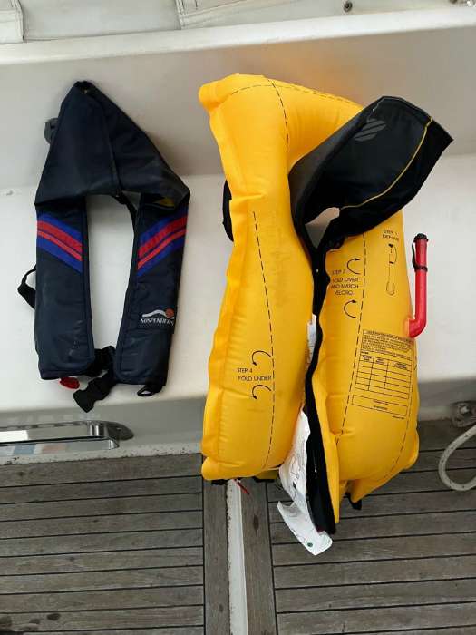 lifejacket sailing