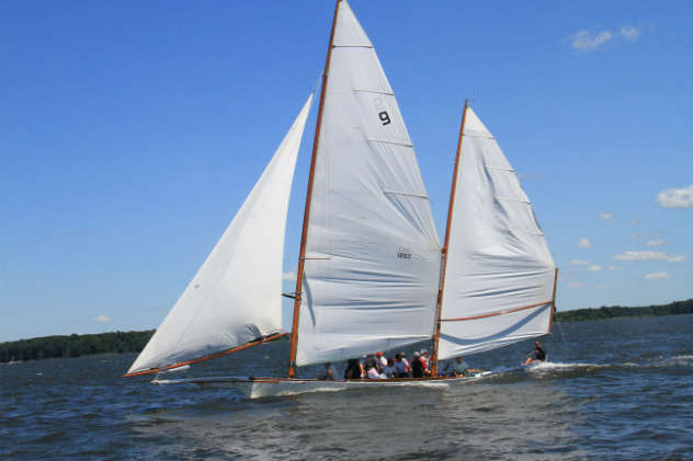 Log canoe Island Blossom. Photos by Craig Ligibel