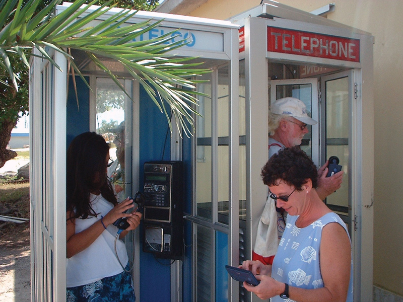 before starlink, people using phonebooth