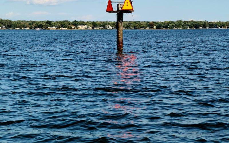 Marker 2 in Selby bay is an empty nester, and she is red, except when washed out by brilliant sunlight ....