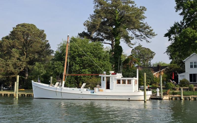 Such a pretty boat.