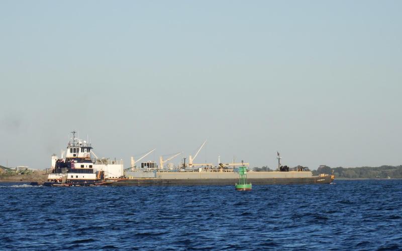 Tugboat Palm Coast pushing barge Double Skin 218