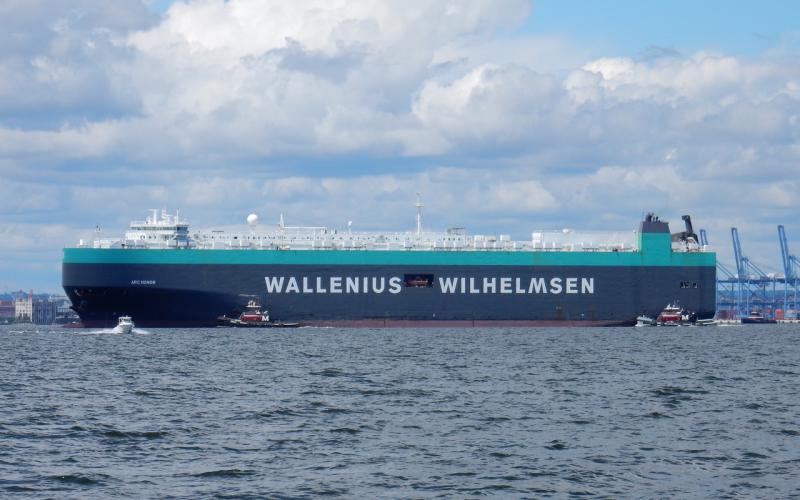 Vehicles carrier Arc Honor leaving the Dundalk Marine Terminal