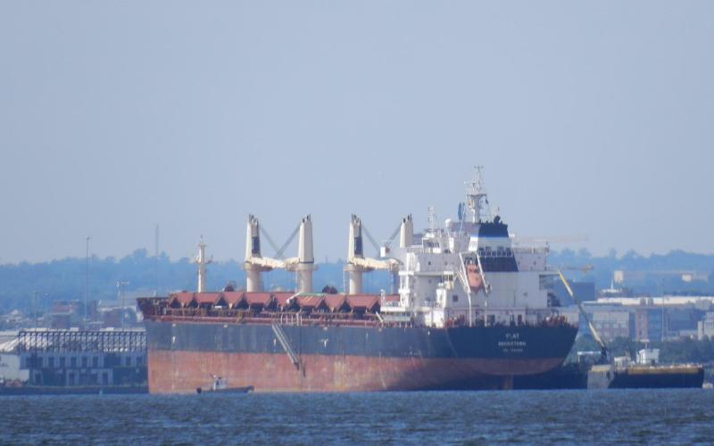 Bulk carrier Flat with refueling barge