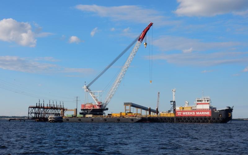 Weeks 531, a 500 ton floating crane