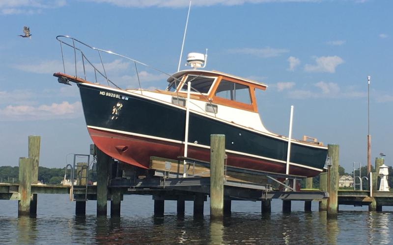 Cabin cruiser at Stony Point