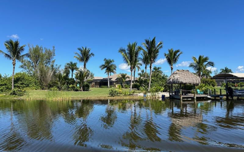 It looks very tropical along the Santa Cruz Waterway