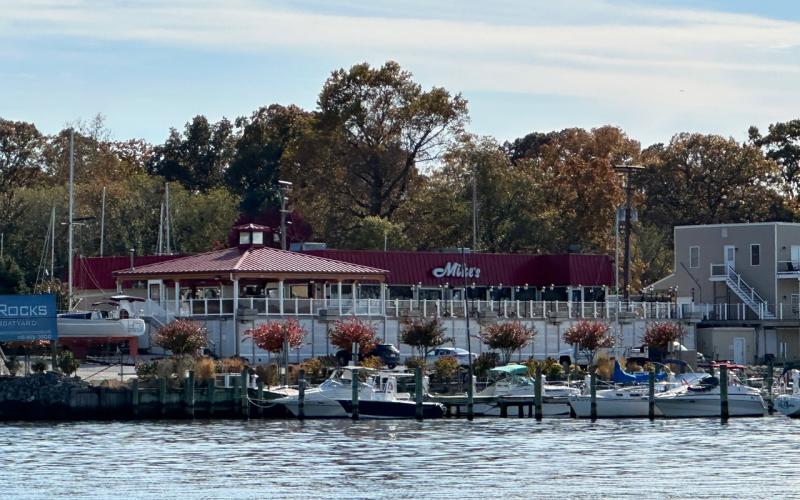 Mike's Restaurant at White Rocks Marina